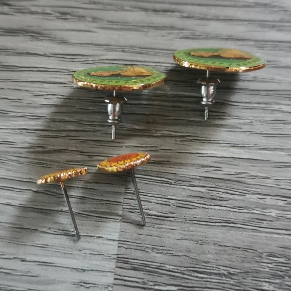 Disney Pocahontas Earrings - Picture 2 of 3